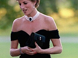 V �erné krátké rób� zazá�ila v roce 1994. V�il se pro ni název ��aty pomsty�.