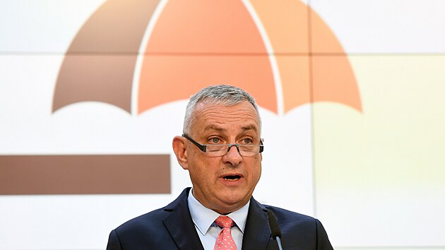 Ministr prmyslu a obchodu Jozef Skela na tiskov konferenci po jednn vldy. (24. srpna 2022)