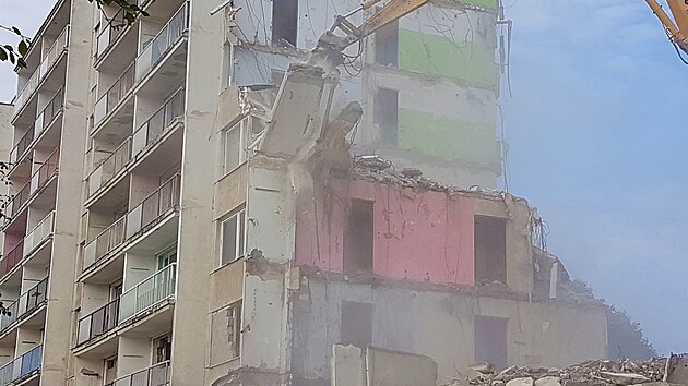 Demolice panelku v Hamersk ulici na litvnovskm sdliti Janov. (26. srpna 2022)