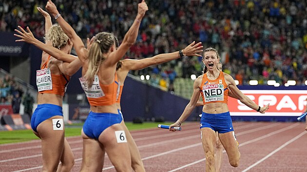 Nizozemka Femke Bolov dobh do cle tafetovho zvodu na 4x400 metr a slav s kolegynmi zisk evropskho titulu.