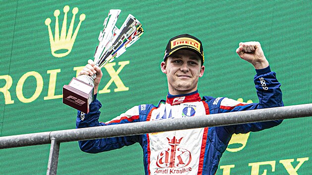 Roman Stank se raduje z druhho msta na okruhu Spa-Francorchamps pi Velk cen Belgie ve formuli 3.
