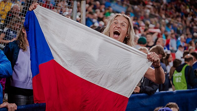 Česká oštěpařka Barbora Špotáková se raduje ze zisku bronzové medaile na mistrovství Evropy v Mnichově.