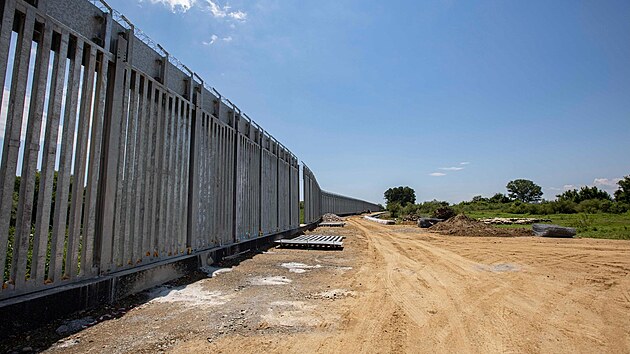 ecko uzavr hranice s Tureckem v oblasti Evros betonovm plotem. (18. ervna 2021)