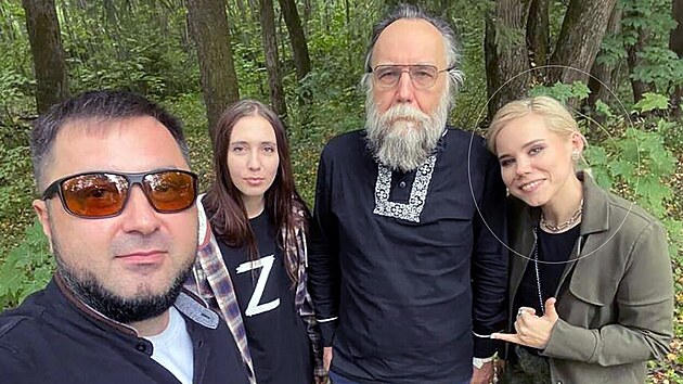 Rusk ultranacionalistick filozof Alexander Dugin se svou dcerou Darjou, kter zahynula pi explozi auta. (31. ervence 2022)