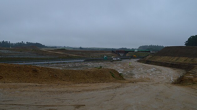 Na d�lnici D3 u Chot��an stav� odpo��vku, kter� bude hotov� za rok.