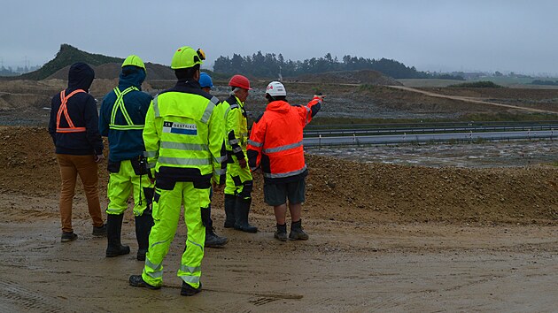 Kv�li odst�el�m byl v m�st� zhruba na p�l hodiny zastaven� provoz na D3.