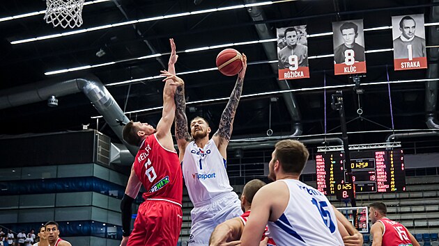 Nepovedená generálka na ME i rána v boji o MS. Basketbalisté padli s Maďary  - iDNES.cz