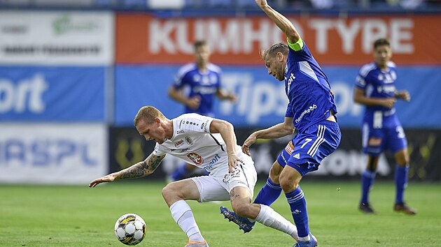 Petr Kode (vlevo) z Hradce Krlov a Radim Breite z Olomouce v souboji.