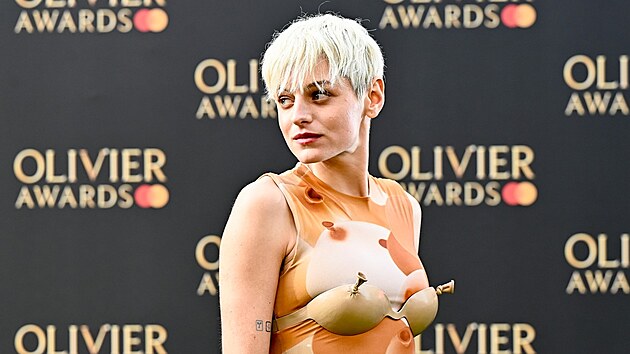 Emma Corrinová (Předávání cen Olivier Awards, Londýn, 10. dubna 2022)