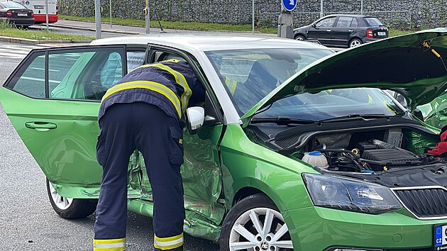 Dopravn� nehoda dvou aut na Chodovci v Praze (21. srpna 2022)