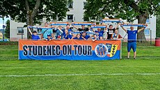 Fanouci týmu FK Studenec na výjezdu.