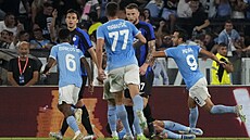Fotbalisté Lazia �ím dali gól, autorem je Pedro (vpravo).