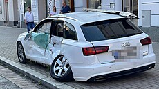 V Praze 9 se v pátek ráno srazila tramvaj s osobním automobilem. (26. srpna...