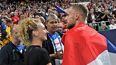 Jakub Vadlejch hovoí s Janem elezným po otpaském finále na atletickém ME v...