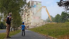 Demolice paneláku v Hamerské ulici na litvínovském sídli�ti Janov. (26. srpna...