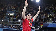 Německý stolní tenista Qiu Dang se raduje z výhry ve finále mistrovství Evropy...