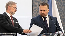 Premiér Petr Fiala a ministr práce a sociálních vcí Marian Jureka na tiskové...