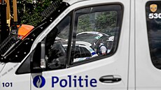 Belgická policie na místě restaurace v Bruselu, do které vjela dodávka. (26....