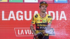 Primož Roglič slaví vítězství ve čtvrté etapě Vuelty.