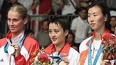 Jie Čao-jing vpravo s bronzovou medailí.