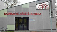 Mladý zlod�j pronikl do areálu dopravního h�i�t� na Rivié�e, který spravují...