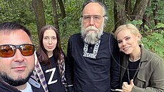 Darja Duginová (vpravo) se svým otcem Alexandrem