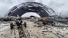 Ukrajinské leti�t� Hostomel poblí� hlavního m�sta Kyjeva se po urputných bojích...