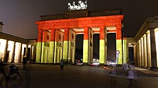 Zhasne? Braniborská brána, symbol Berlína, p�i no�ním nasvícení v n�meckých...