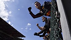 Tým Red Bullu slaví vítzství Maxe Verstappena z Nizozemska ve Velké cen...