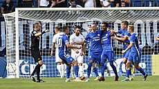 Hrá�i Liberce se radují z gólu proti Slovácku.