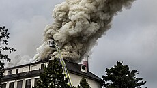 Zásah hasičů u požáru v Ústřední vojenské nemocnici v Praze (27. srpna 2022)