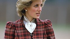 Inspirace historickými stihy a skotským tartanem, 1985