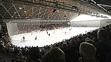 árský zimní stadion na Bouchalkách se pi exhibici hvzd NHL zaplnil od ledu...