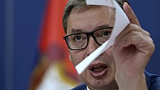 Srbský prezident Aleksandar Vučić v neděli vyzval NATO, aby v Kosovu „dělalo...