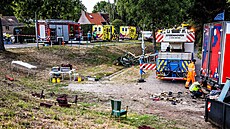 Kamion najel do místa konání sousedské selosti v nizozemském mst Nieuw...