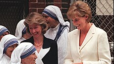 Matka Tereza založila ženský řád Misionářky Lásky v roce 1950 na pomoc chudým a nemocným Indům