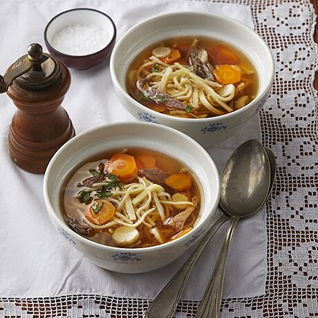 Hovz vvar s domcmi nudlemi