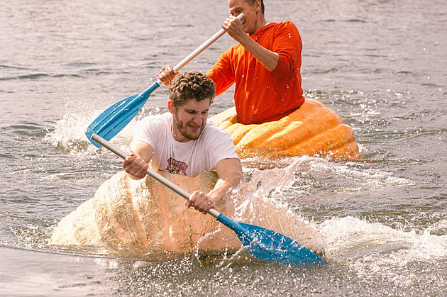 Muž na řece ujel 61 kilometrů ve vydlabané dýni. Zapsal se do knihy rekordů