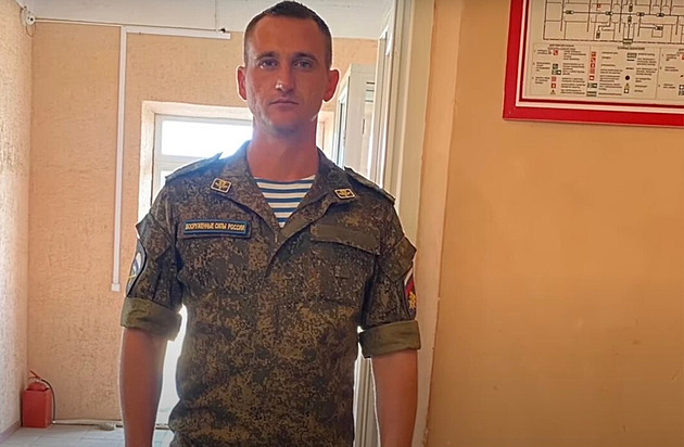 Ruský výsadkář, který kritizoval válku, požádal ve Francii o azyl