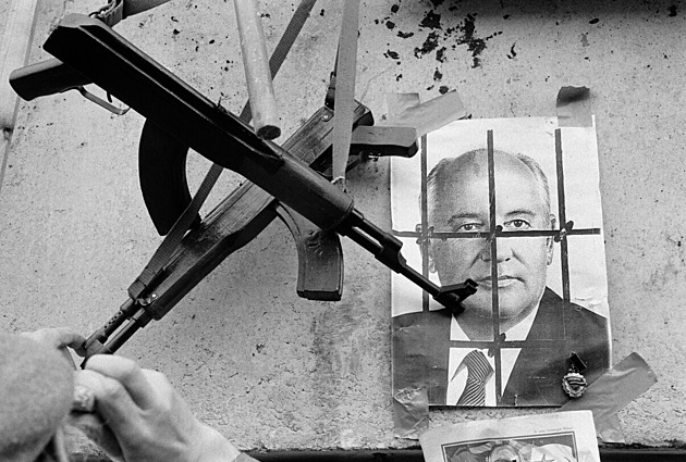 Gorbačovova temná stránka. Jeho tanky v Pobaltí způsobily masakry civilistů