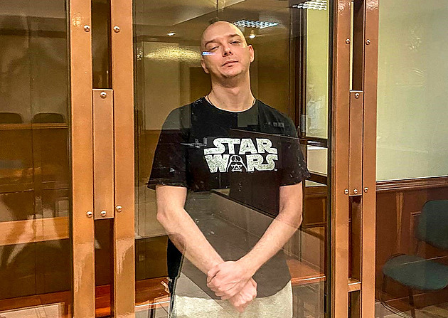 Ruskému novináři hrozí 24 let vězení, viní ho ze spolupráce s českou rozvědkou