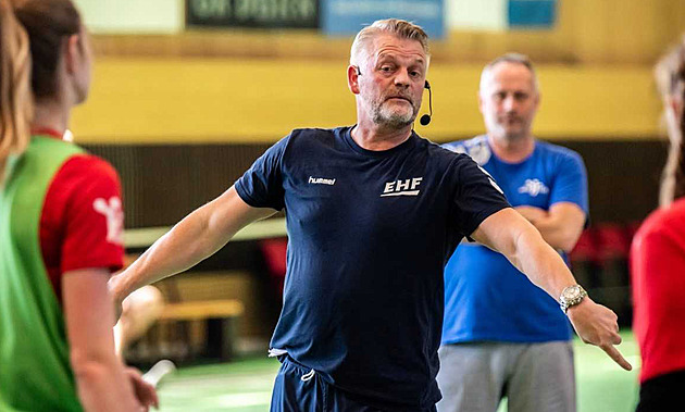 Trenérem české reprezentace házenkářek se stal norský kouč Dahl