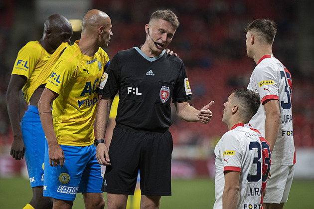 Slavia? Jako Sověti v hokeji, zní z Teplic. Pomůže jim posila Pleštil