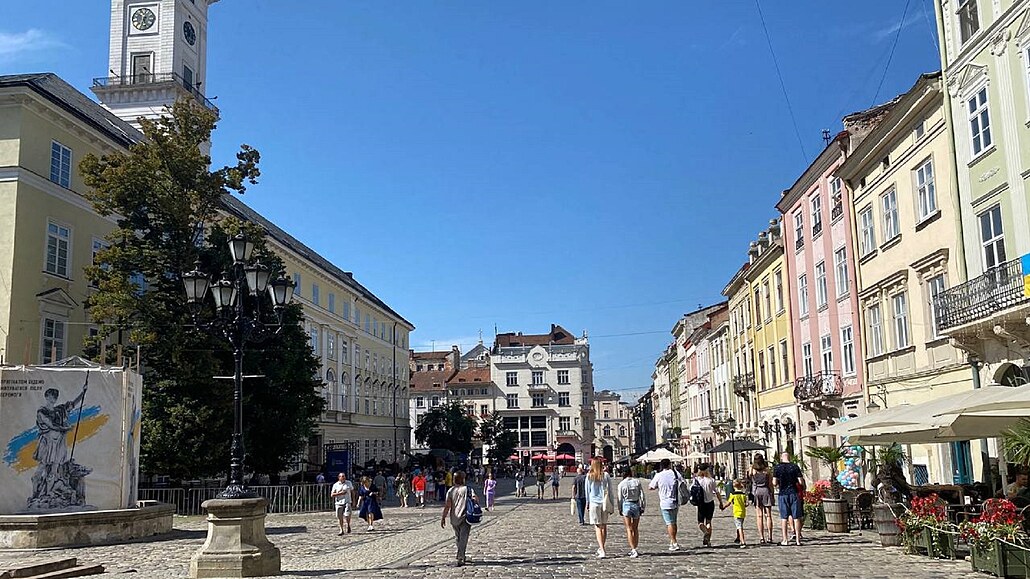 Jedním z míst, kam lidé z Ukrajiny míí na dovolenou, je relativn bezpený Lvov na západ zem.