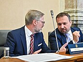 Premiér Petr Fiala a ministr práce a sociálních věcí Marian Jurečka na jednání...
