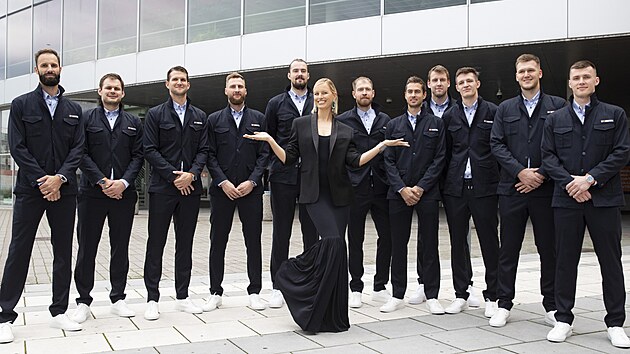 et basketbalist pedstavili kolekci oblek a hodinek pro domc EuroBasket, pehldku moderovala modelka Karolna Kurkov.