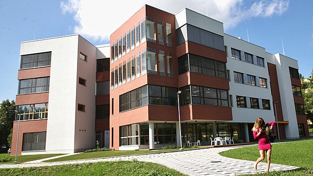 Pavilon je v arelu Fakultn nemocnice Ostrava.