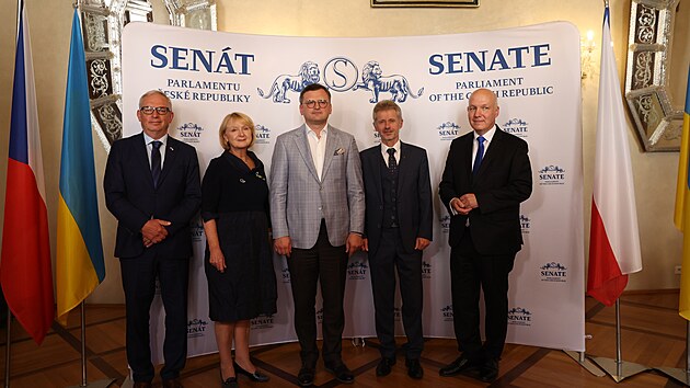 Ukrajinský ministr zahraničí Dmytro Kuleba se v Praze sešel s předsedou Senátu Milošem Vystrčilem. (30. srpna 2022)