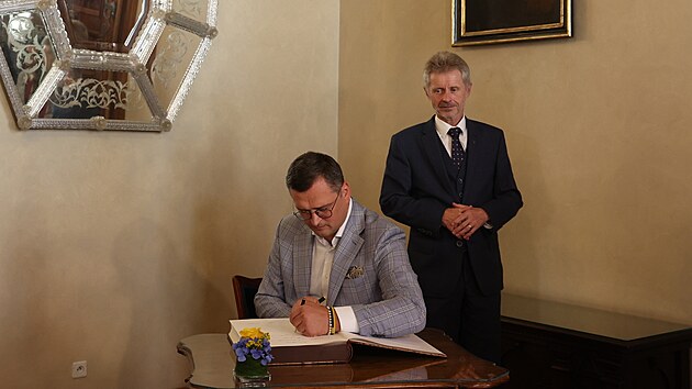 Ukrajinský ministr zahraničí Dmytro Kuleba dorazil do Prahy kvůli neformálnímu summitu ministrů zahraničí a obrany členských států Evropské unie. (30. srpna 2022)