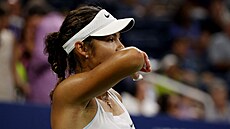 Britská tenistka a obhájkyně titulu Emma Raducanuová v prvním kole US Open